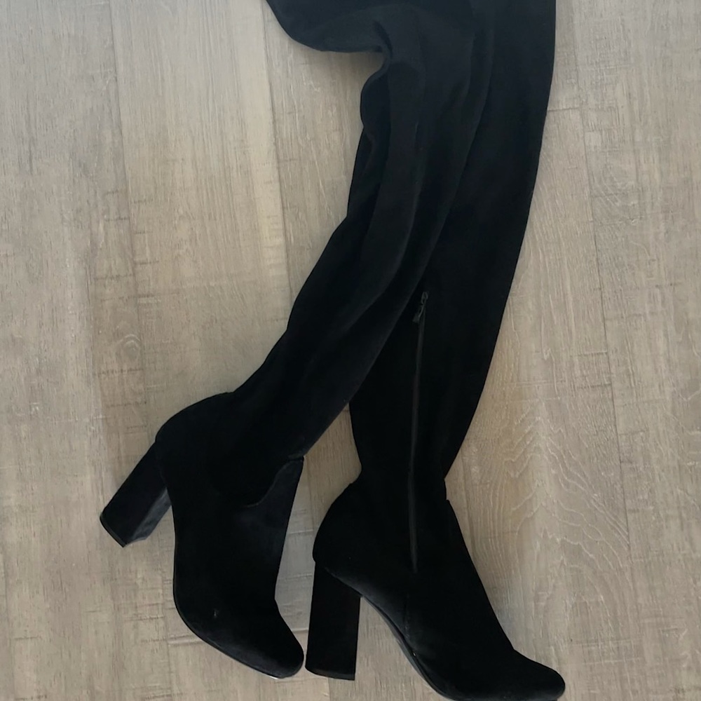 Nature Breeze Women's US 10 Black Over The Knee Mid High Block Heel Boots.